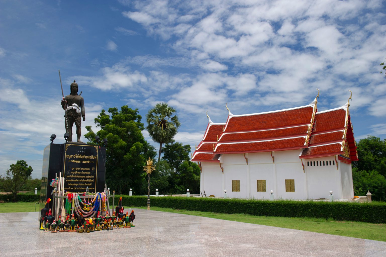 อนุสาวรีย์พันท้ายนรสิงห์ – อ่างทอง P03007215_1.jpg