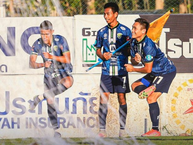 ‘โลมามหาภัย’ชนะ – นักรบเซไลรัวบั้งไฟ – ช้างป่ายำทหารเสือเจ้าตาก ‘โลมามหาภัย’ชนะ-–-นักรบเซไลรัวบั้งไฟ-–-ช้างป่ายำทหารเสือเจ้าตาก-–-หนังสือพิมพ์แนวหน้า