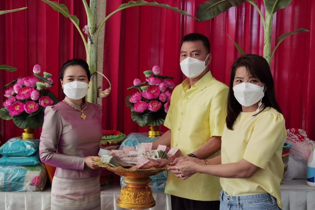 “ผู้พันเดอะ” นำคณะร่วมทอดผ้าป่าสามัคคีวัดสะเดา วัดที่มี “เบี้ยแก้ใหญ่ที่สุดในโลก” f449af6081d98da27ad256ca116d63601e7a19ebc751fa2f1ef24d315109e1be.jpg