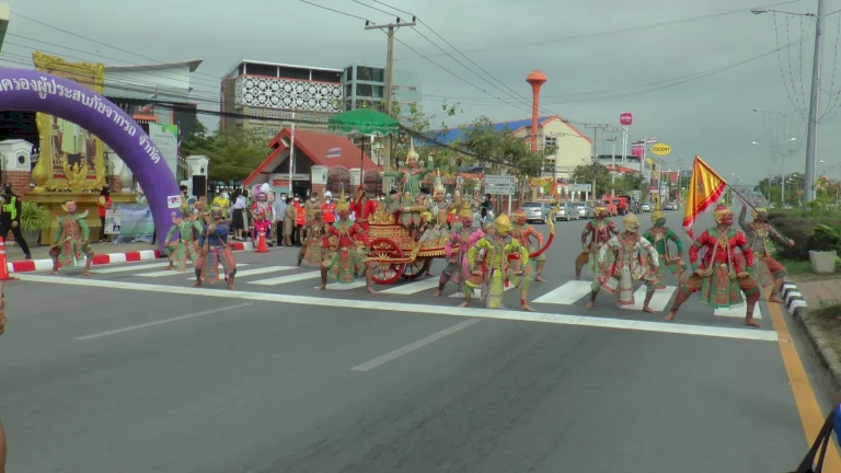 อ่างทอง ยกทัพโขน รณรงค์ หยุดรถให้คนข้าม “ทางม้าลาย” อย่างปลอดภัย อ่างทอง-ยกทัพโขน-รณรงค์-หยุดรถให้คนข้าม-“ทางม้าลาย”-อย่างปลอดภัย-–-คมชัดลึก