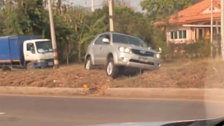 แห่ส่อง “เลขเด็ด” อ่างน้ำมนต์ “ไอ้ไข่” วัดโบสถ์ราษฎร์ศรัทธา แห่ส่อง-“เลขเด็ด”-อ่างน้ำมนต์-“ไอ้ไข่”-วัดโบสถ์ราษฎร์ศรัทธา