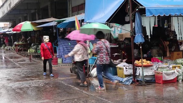 ชาวบ้านบ่นเกิดมาเพิ่งเจออากาศแปรปรวน ทั้งหนาวเย็น ลมแรง ฝนตก อุณหภูมิลดวูบในเดือน เม.ย. 565000003273501.jpg