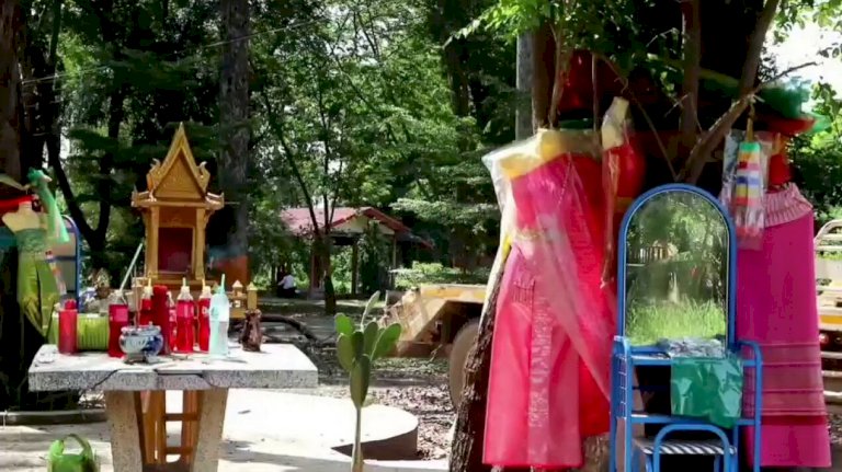 งวดนี้ไม่พลาดอีก! แห่ส่องเลขเด็ด ชาวบ้านยกเครื่องไหว้ 3 แม่ตะเคียน 100 ปี งวดนี้ไม่พลาดอีก!-แห่ส่องเลขเด็ด-ชาวบ้านยกเครื่องไหว้-3-แม่ตะเคียน-100-ปี