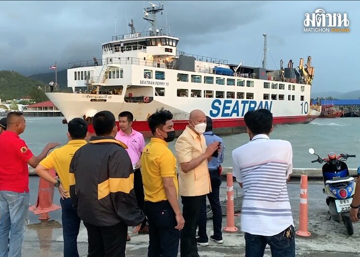 เรือเฟอร์รี่สมุยติดสันทราย ชี้เป็นเหตุสุดวิสัย ลมกระโชกแรงช่วงเทียบท่า ใช้เวลา 2 ชม.เทียบท่าสำเร็จ 1.jpg