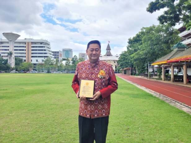 เมืองน้ำดำสุดปลื้ม “ผู้ว่าฯทรงพล” รับโล่เกียรติยศ เมืองน้ำดำสุดปลื้ม-“ผู้ว่าฯทรงพล”-รับโล่เกียรติยศ