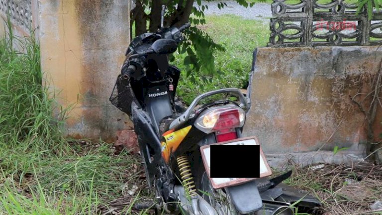 สุดยื้อชีวิต หญิงวัย58 ควบจยย.พุ่งทะลุกำแพงบ้าน ดับสลด คาดถูกเฉี่ยวชน วูบขณะขับขี่ สุดยื้อชีวิต-หญิงวัย58-ควบจยย.พุ่งทะลุกำแพงบ้าน-ดับสลด-คาดถูกเฉี่ยวชน-วูบขณะขับขี่