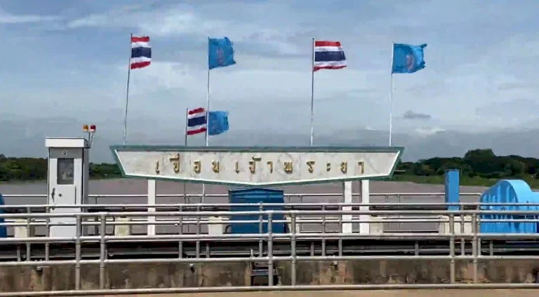 “เจ้าพระยา” ท่วมแล้ว 6 อำเภอ เหลืออีก 40 ซม.ทะลัก วัดไชยวัฒนาราม “เจ้าพระยา”-ท่วมแล้ว-6-อำเภอ-เหลืออีก-40-ซม.ทะลัก-วัดไชยวัฒนาราม