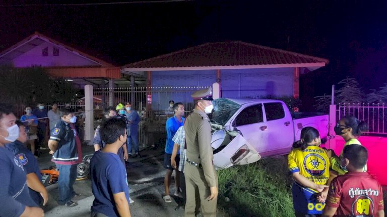 หนุ่มนครนายกขับกระบะ เสยท้ายรถพ่วงบรรทุกแกลบ เสียชีวิต1เจ็บ1 หนุ่มนครนายกขับกระบะ-เสยท้ายรถพ่วงบรรทุกแกลบ-เสียชีวิต1เจ็บ1