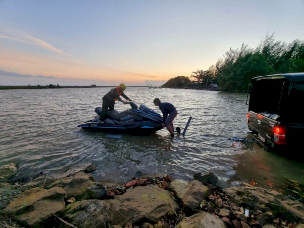 ปรับแผนค้นหา 'ลูกเรือหลวงสุโขทัย' สั่งเดินเท้าย้อนขึ้น 'ชุมพร' ตามแนวทะเล 15 กม. | เดลินิวส์ ปรับแผนค้นหา-'ลูกเรือหลวงสุโขทัย'-สั่งเดินเท้าย้อนขึ้น-'ชุมพร'-ตามแนวทะเล-15-กม.-|-เดลินิวส์