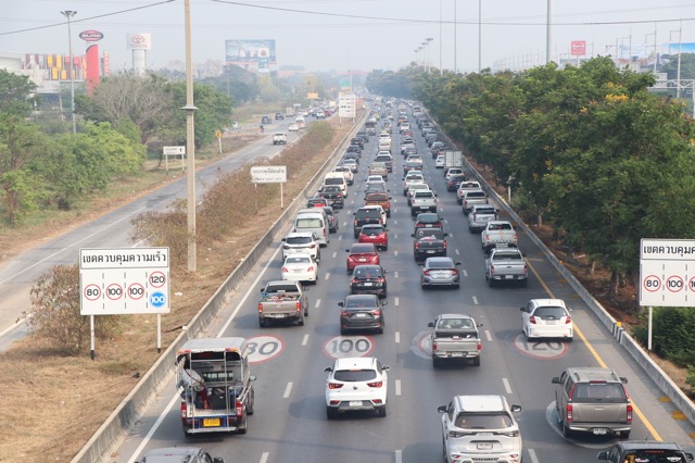 ประชาชนเริ่มทยอยเดินทางกลับเข้า กรุงเทพฯ ทำการจราจรหนาแน่นอีกครั้ง ทั้งสายเอเชีย และ พหลโยธิน 566000003558501.jpg
